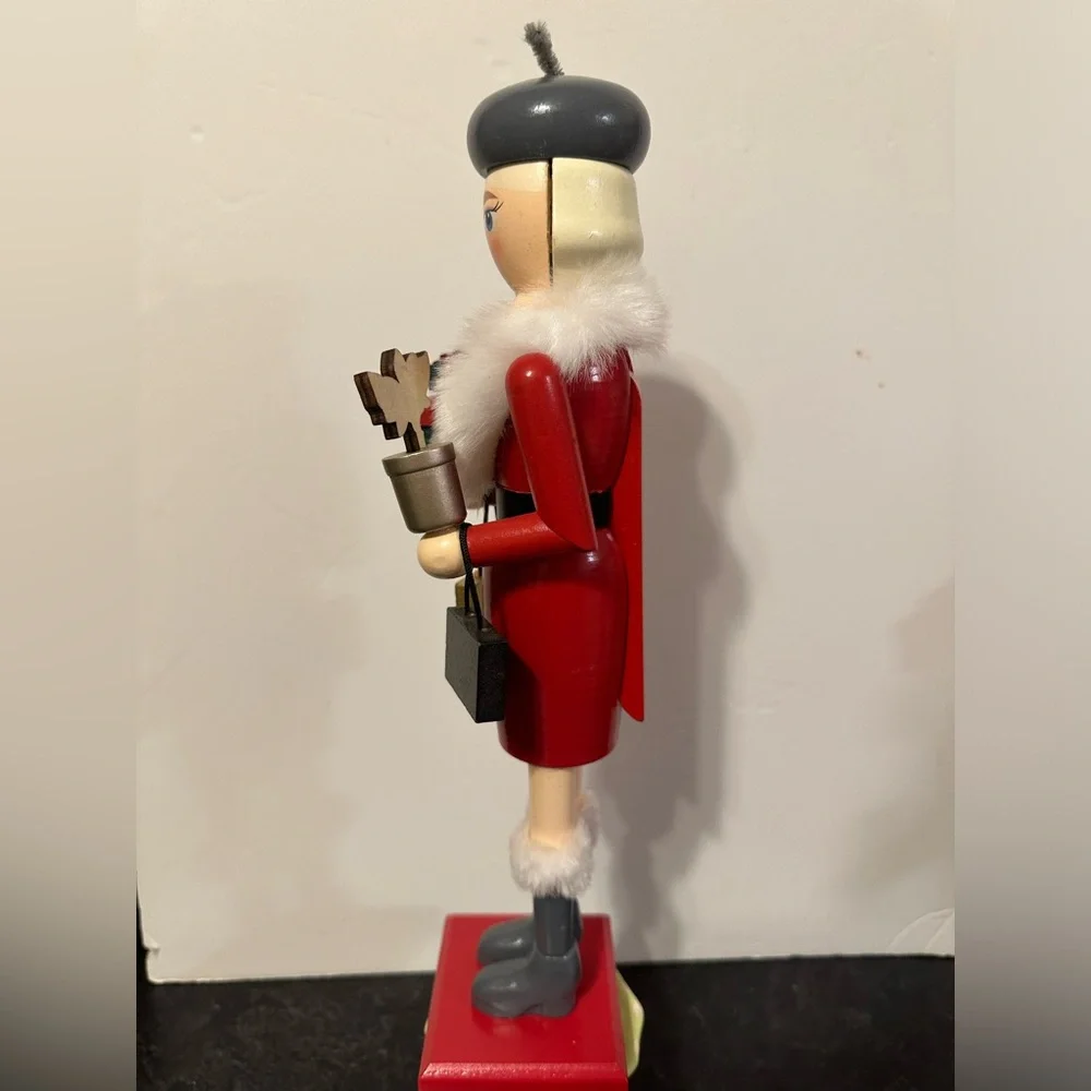 Shopper lady nutcracker - Picture 4 of 8